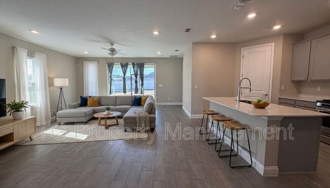 Building Photo - 122 Monthaven Dr