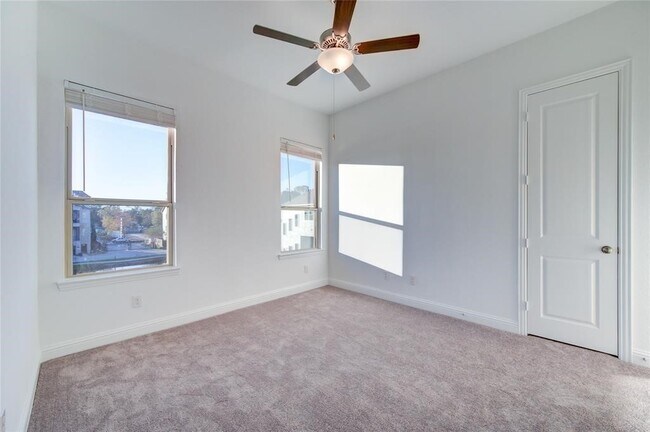 Building Photo - 1415 Adell Rose Ln