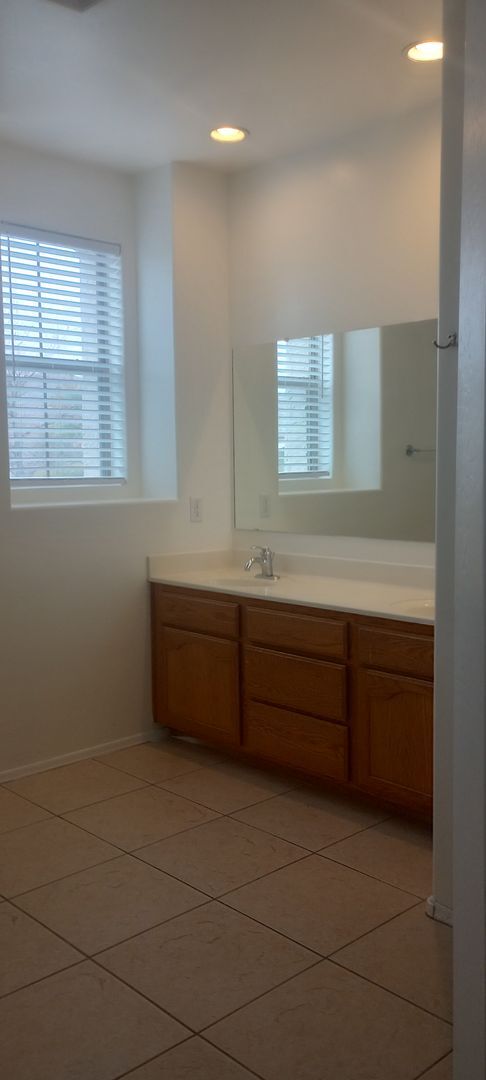 Building Photo - Cute Home Located In The Stoneridge Golf Community
