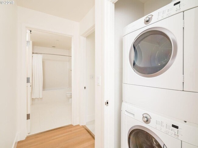 Building Photo - MOVE IN SPECIAL: $500 OFF! Stunning Condo ...