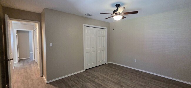 Building Photo - New Braunfels 2 Bedroom 2 Bath less than 1...
