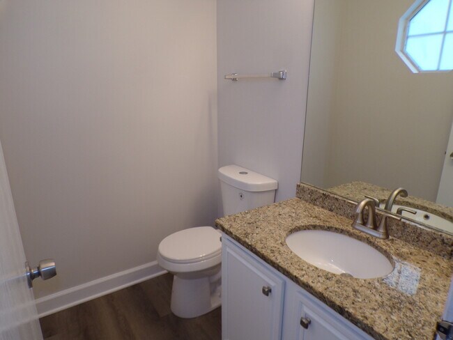 Building Photo - 13 Redbud Ct