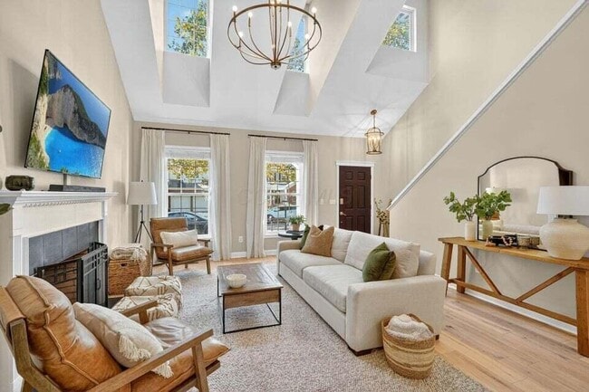 Building Photo - 5692 Sugarwood Dr