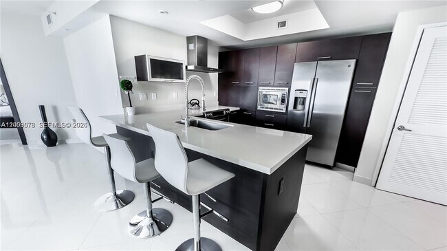 Building Photo - 200 Sunny Isles Blvd