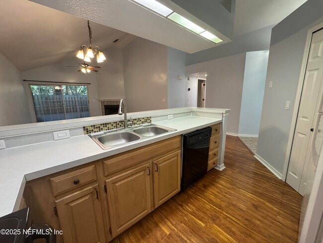 Building Photo - 7701 Leesburg Dr S