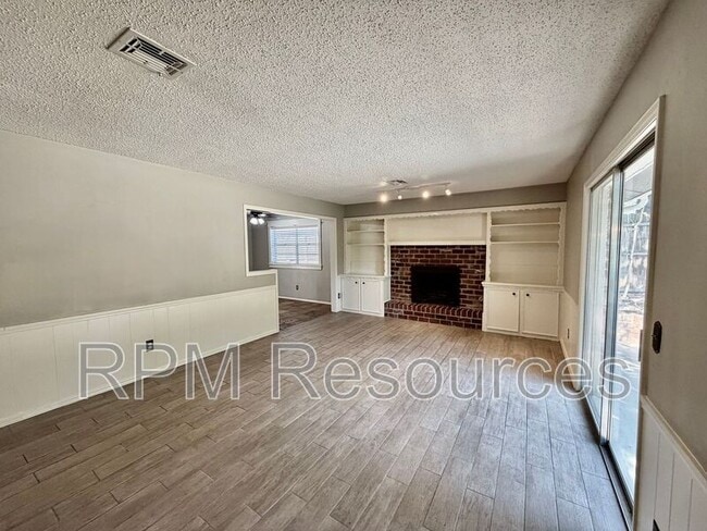 Building Photo - 2924 N McMillan Ave