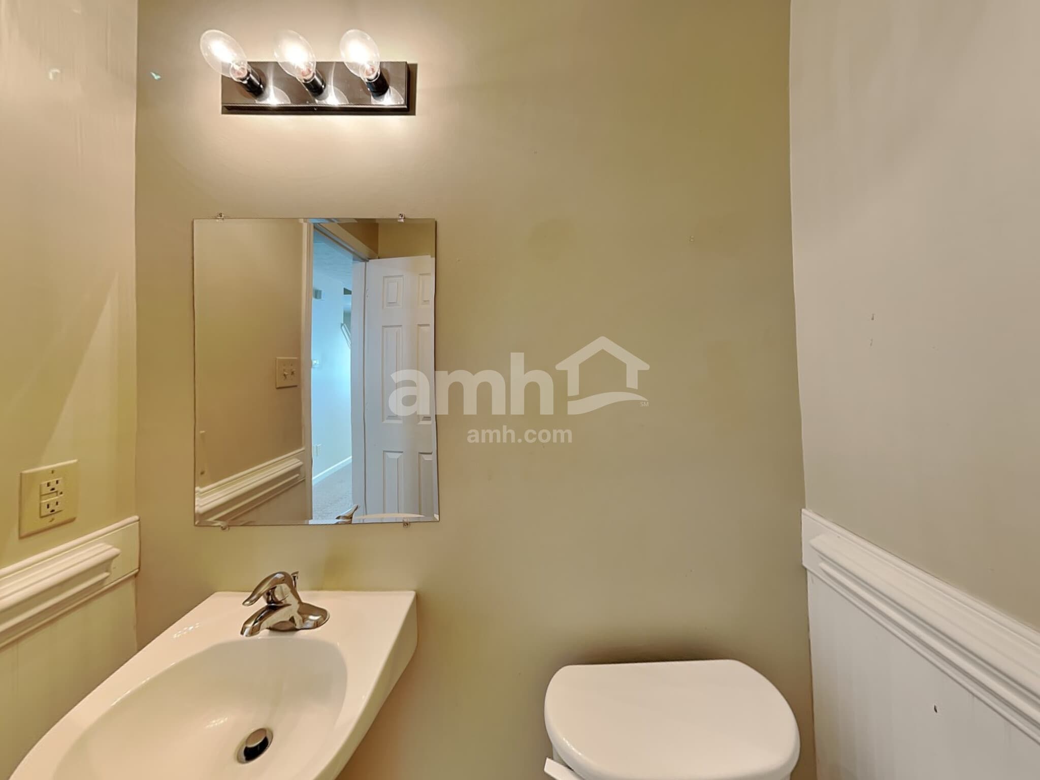 Building Photo - 926 Littleton Dr