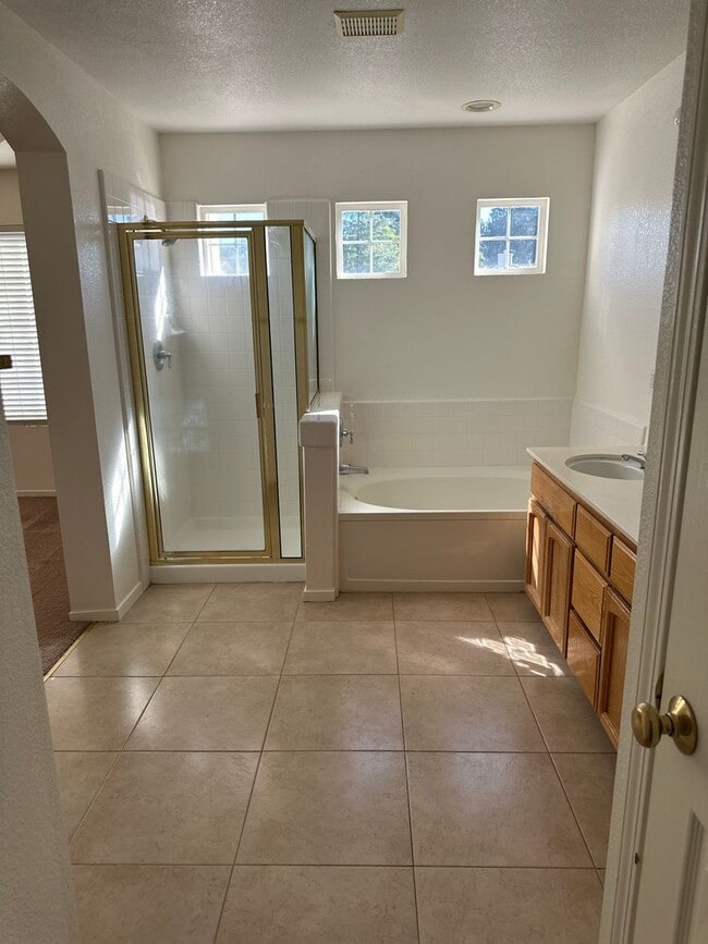 Building Photo - Nice Home For Rent!