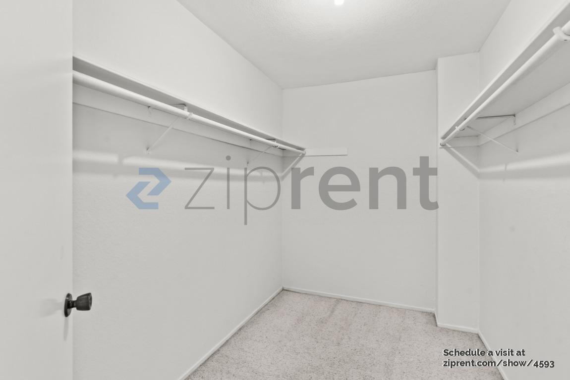 Building Photo - 11051 Firethorne Dr