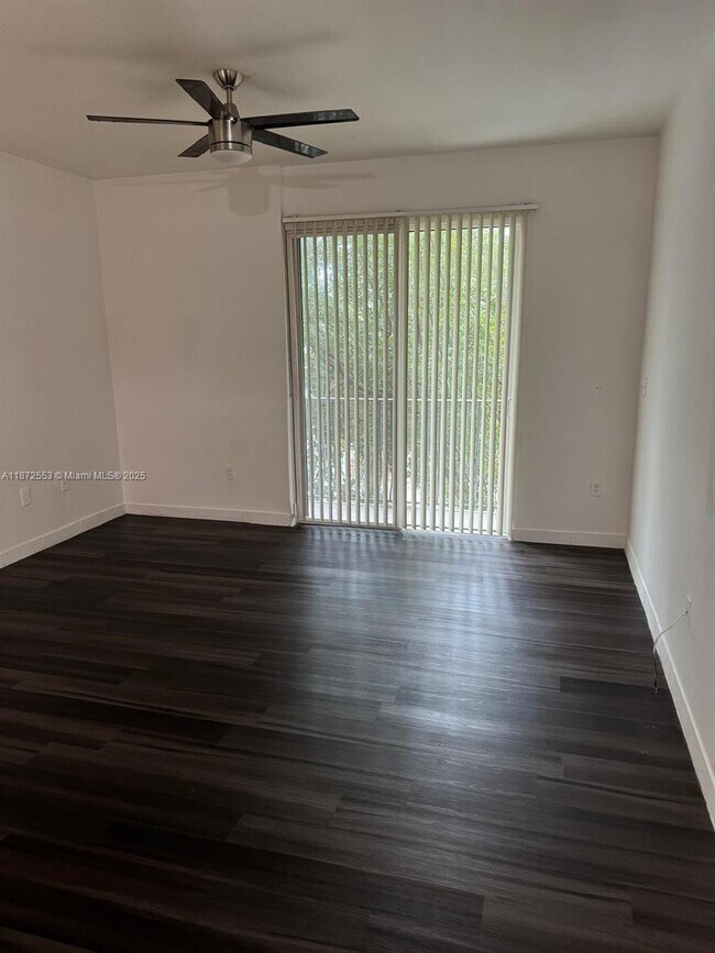 Building Photo - 954 SW 36th Ct