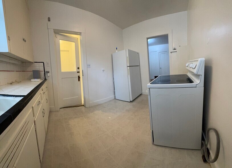 Kitchen - 2208 G St