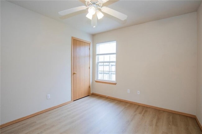 Building Photo - 321 Grant Springs Dr