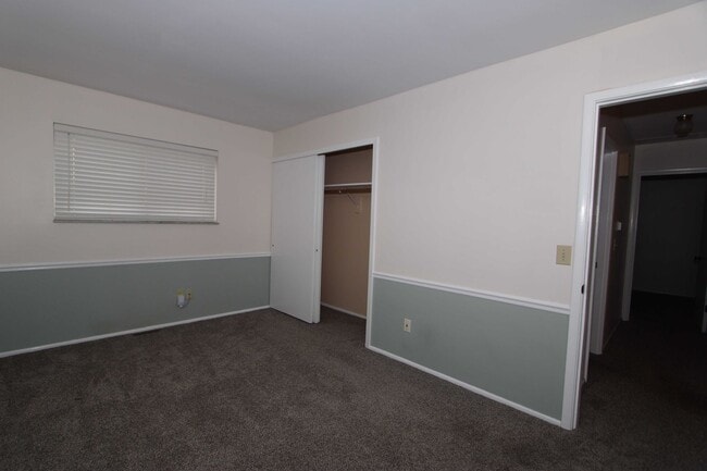 Building Photo - 3 bedroom 2 bathroom Single Family Home