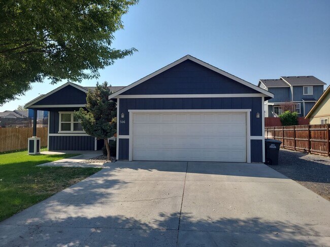 Building Photo - House with Garage & All Appliances