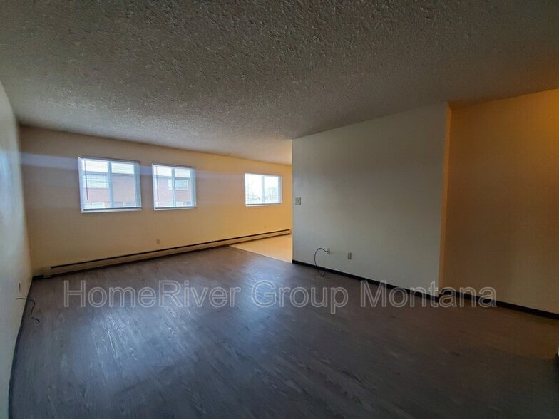 Building Photo - 913 Pattee Creek Dr