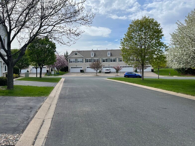 Building Photo - 1725 Countryside Dr