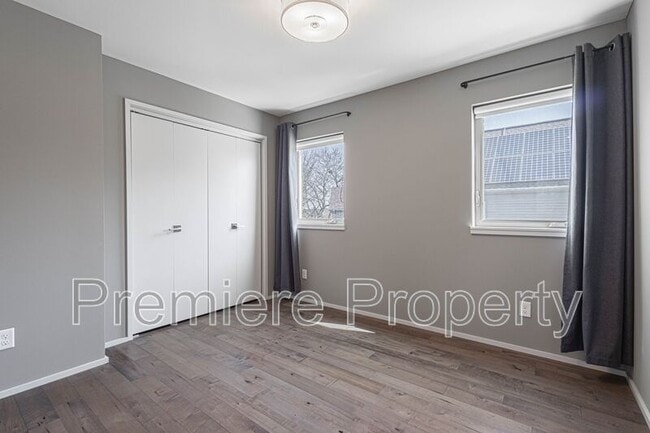 Building Photo - 2729 Charlotte St