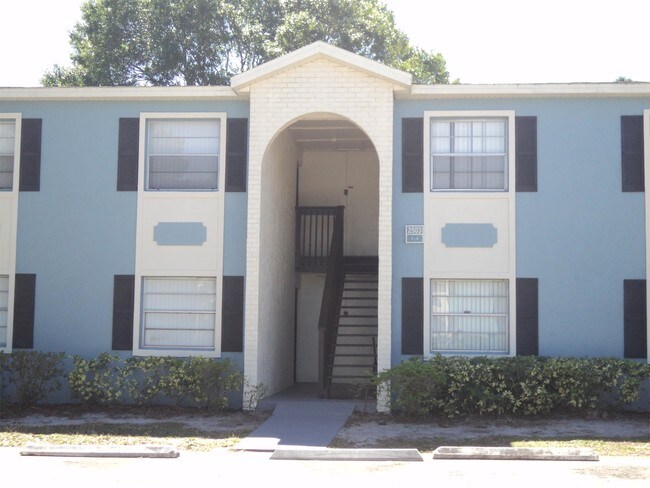 Building Photo - 2515 N Alafaya Trail