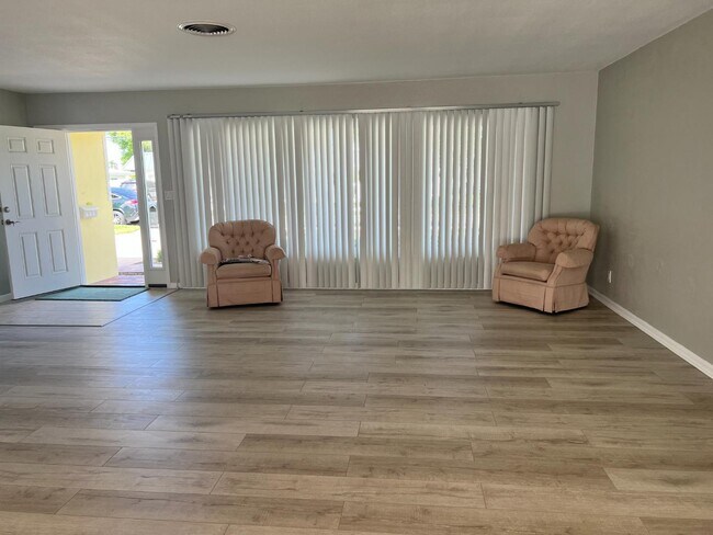 Building Photo - 4220 49th Ave S