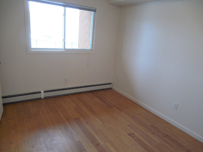 Building Photo - 825 SW Higgins Ave