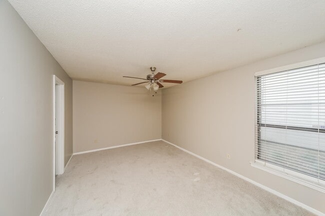 Building Photo - 5722 Ballenmoor Dr