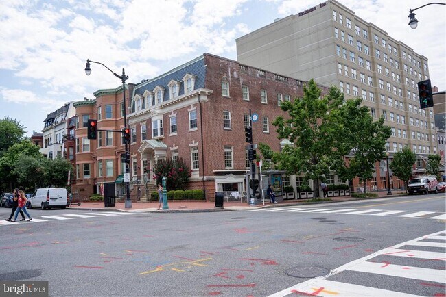 Building Photo - 1426 21st St NW