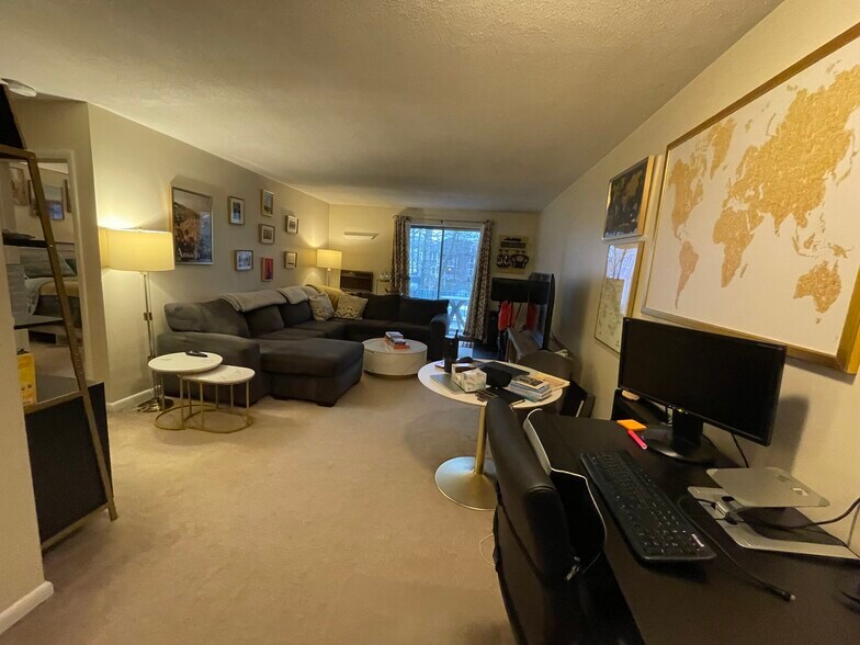 Building Photo - 804 Centre St