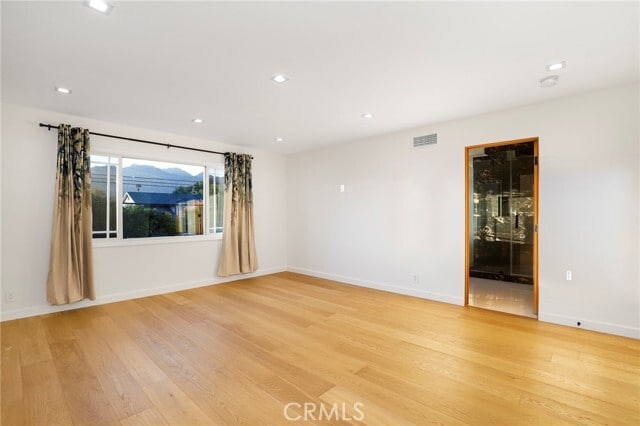 Building Photo - 9742 Farralone Ave