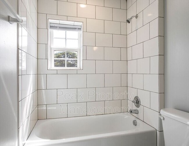 Building Photo - 1618 Maury St