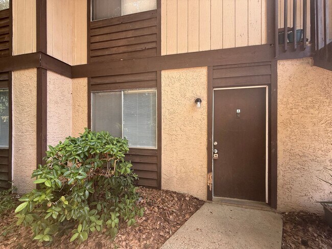 Building Photo - Downstairs unit of Mahan. Close to TMH.