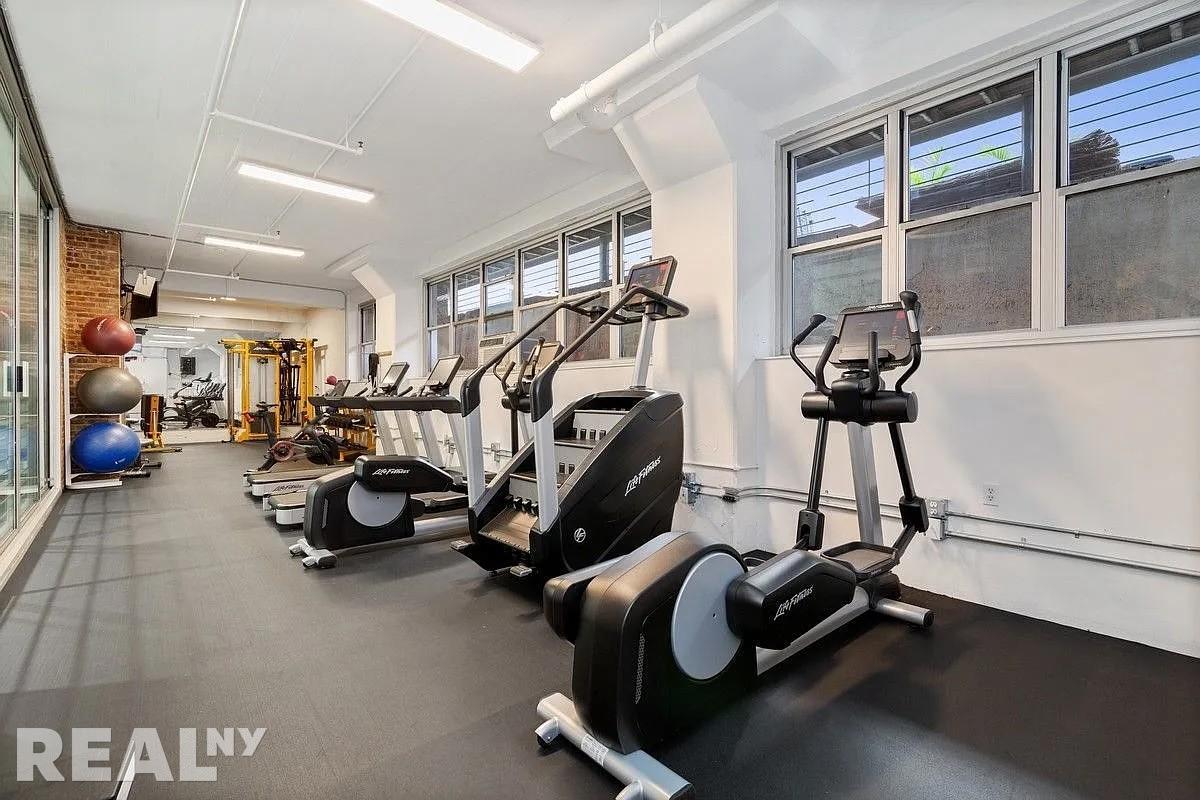 Building Photo - 99 Gold St