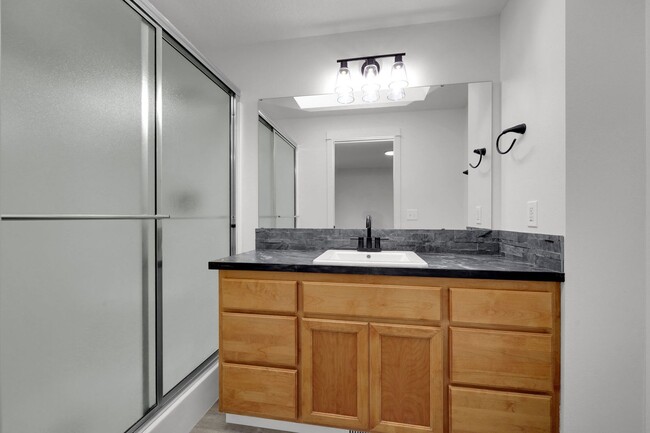 Building Photo - Updated 3 bedroom 2 bath house in a great ...