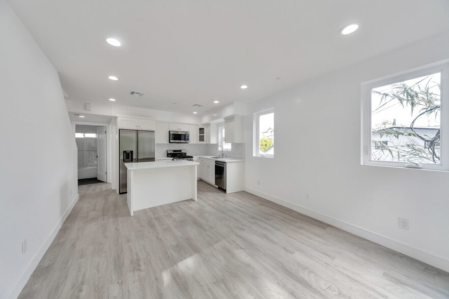 Building Photo - 7108 Ramsgate Ave