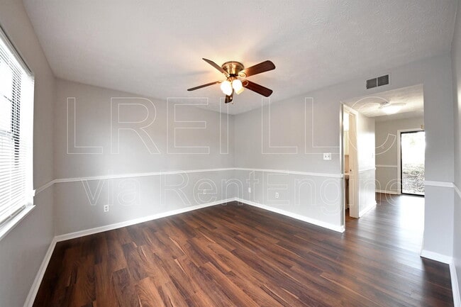 Building Photo - 621 Westport Rd