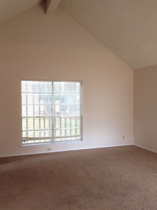 Building Photo - 4002 Glenrock Dr