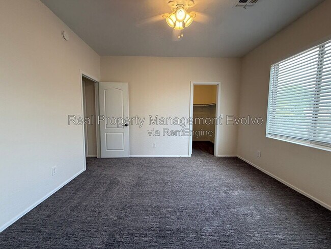 Building Photo - 1234 W Remington Dr