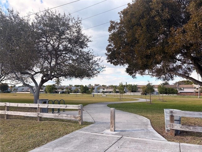 Building Photo - 0 000