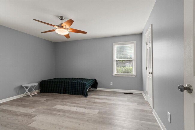 Building Photo - 1123 Humes Ave NE