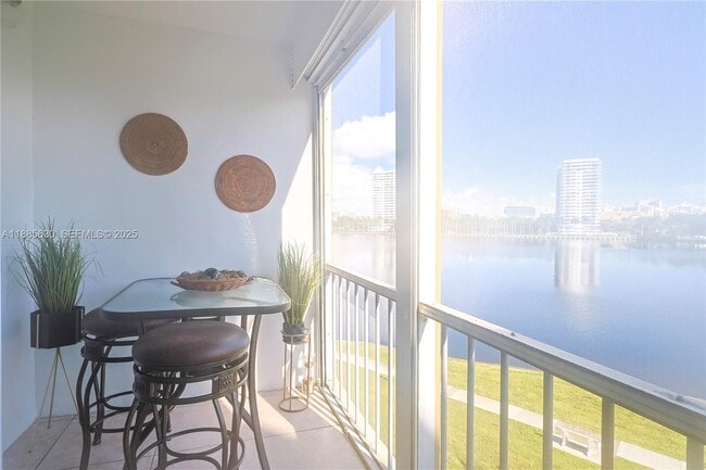 Building Photo - 2999 Point E Dr