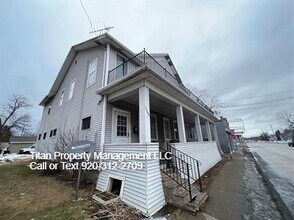 Building Photo - 1408 Oshkosh Ave