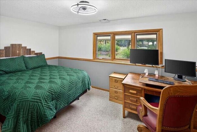 Building Photo - 1222 Saddlebrook Ln