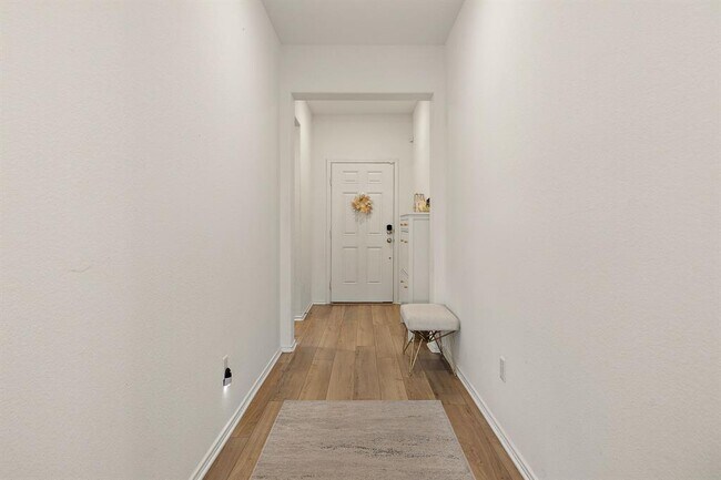 Building Photo - 424 Sebring Cir