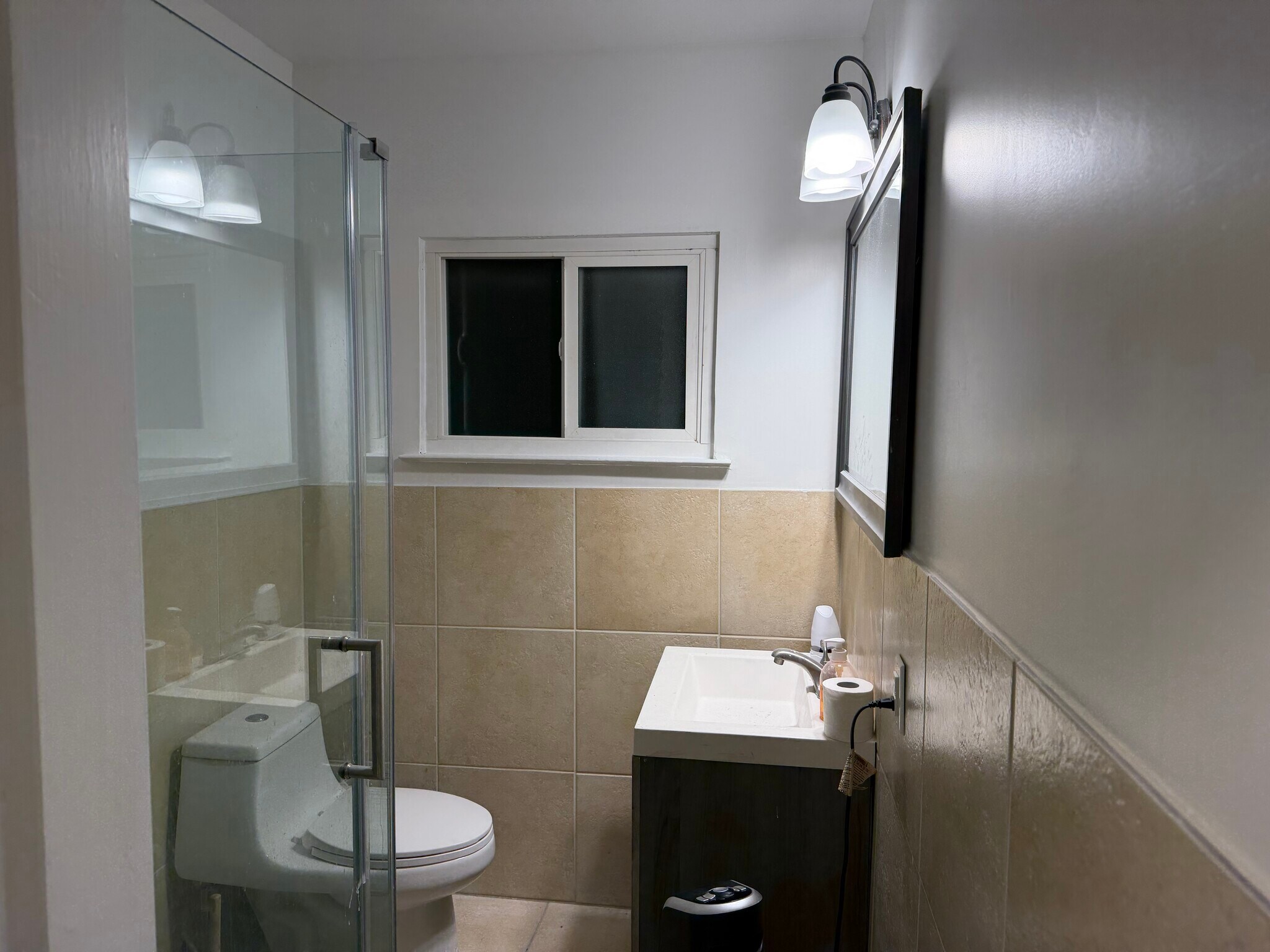 Building Photo - 1914 6th Ave