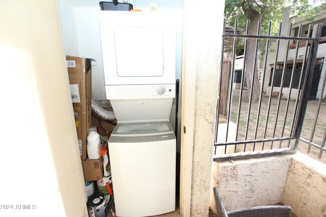 Building Photo - 3119 W Cochise Dr
