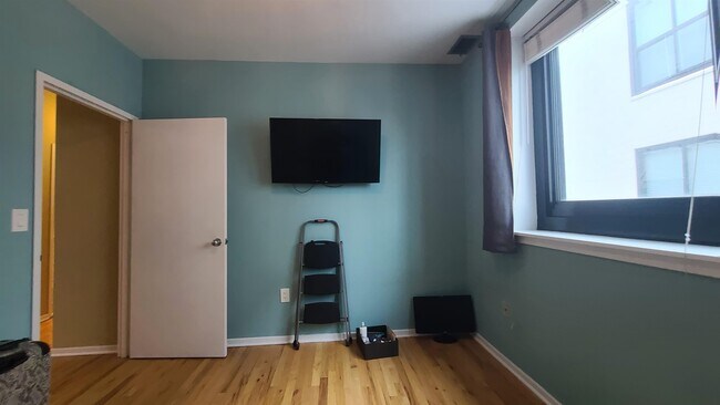 Building Photo - 518-536-536 Gregory Ave