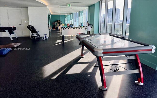 Building Photo - 488 NE 18th St