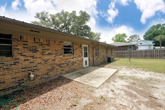 Building Photo - 260 Glenview Ave