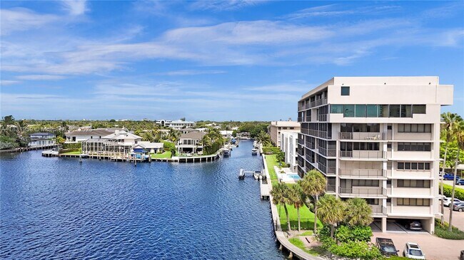 Building Photo - 900 NE Spanish River Blvd