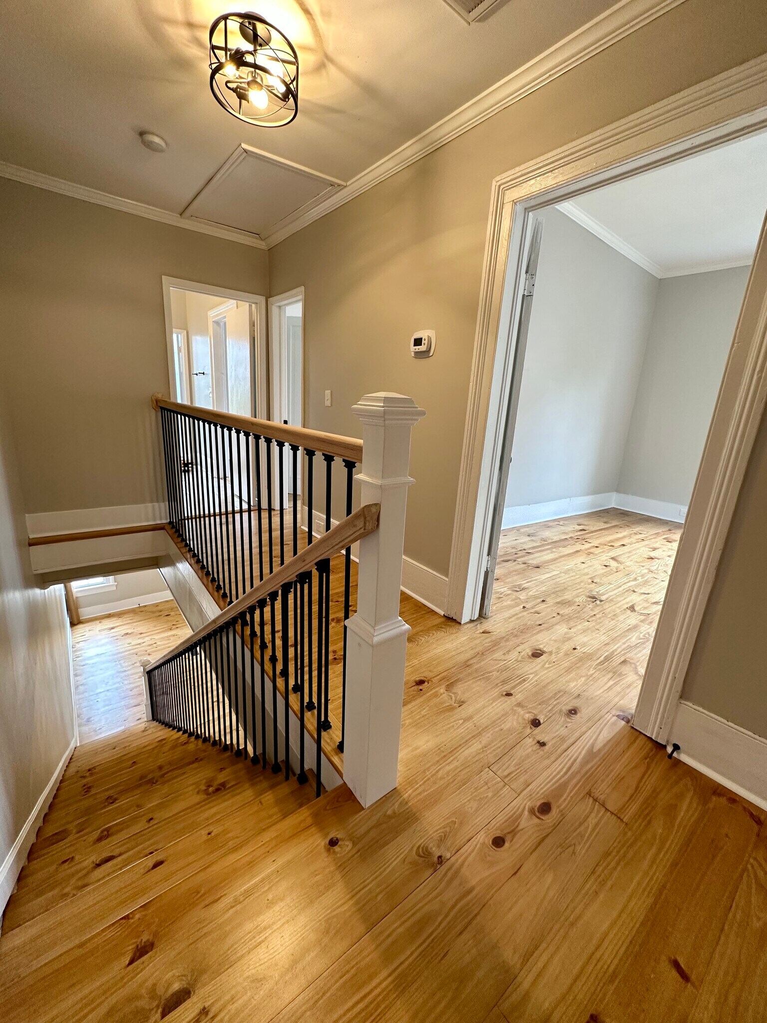 Building Photo - 983 Maple St