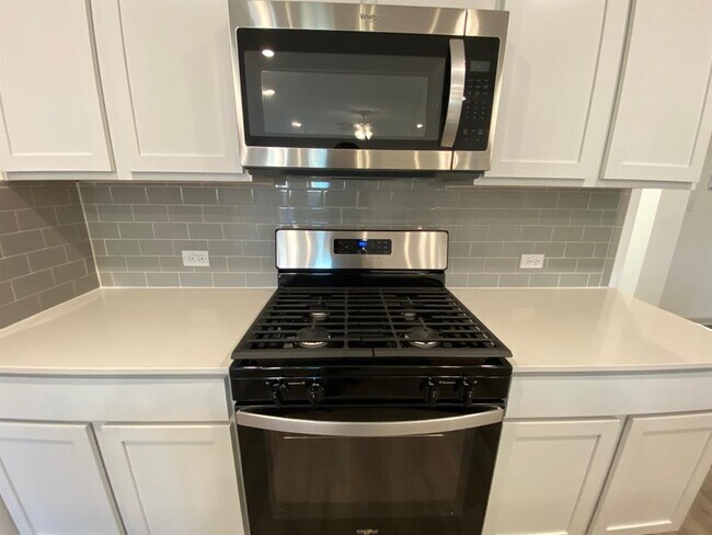 Building Photo - 202 Sweetwater Crk Ln